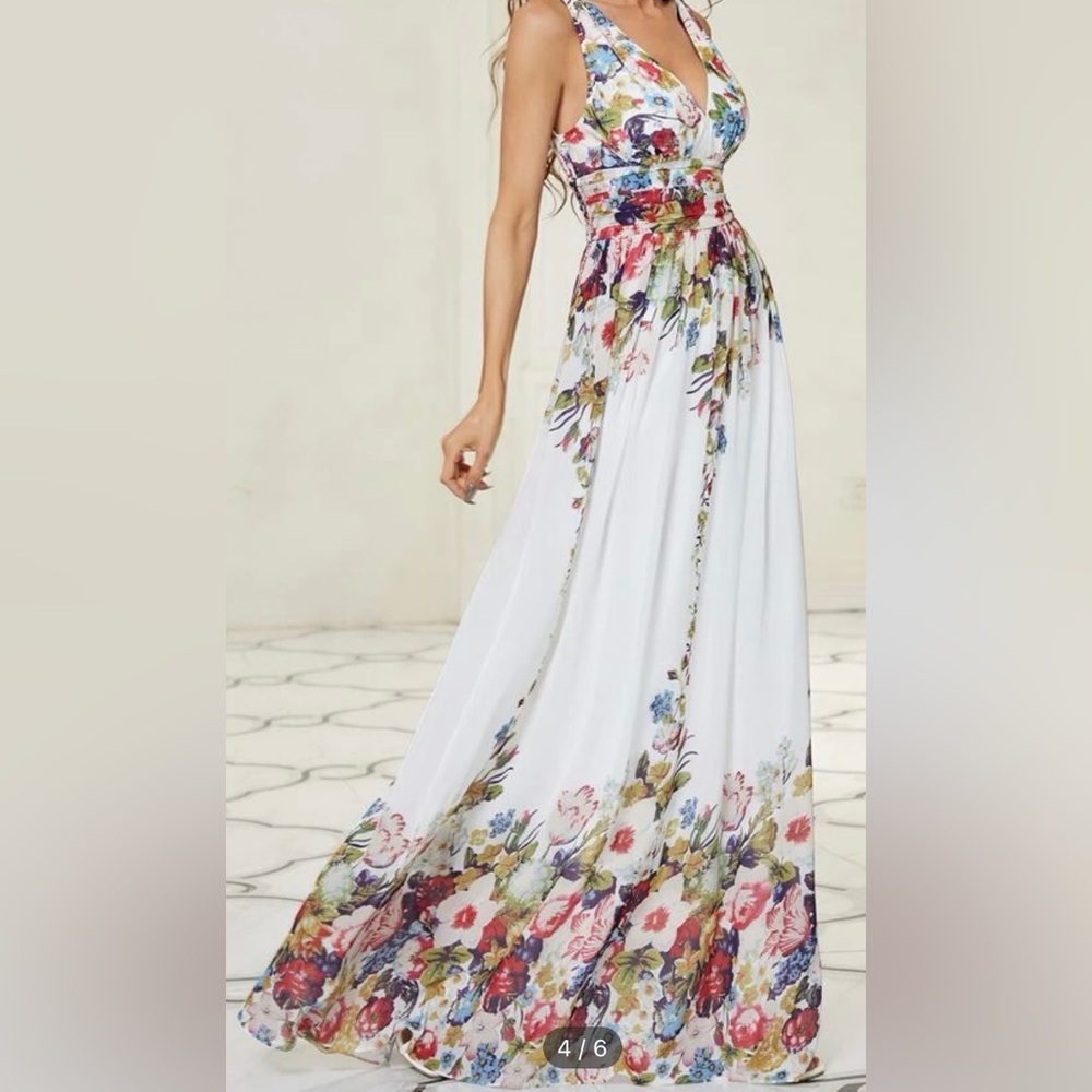 Beautiful dress never used. I’m size 4 it fits perfect!
